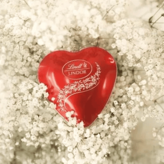 Lindt Milk Lindor Heart Tin, 4 Truffles, 50g ❤️