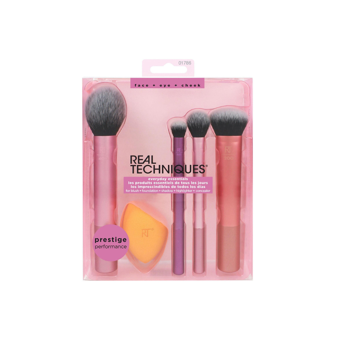 Real Techniques Eyeryday Essentials Brush Kit, Pack of 4 + Sponge