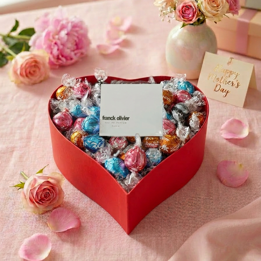 Lindt Hamper Lindor Assorted 700g + Franck Olivier EDP 75ml 💗